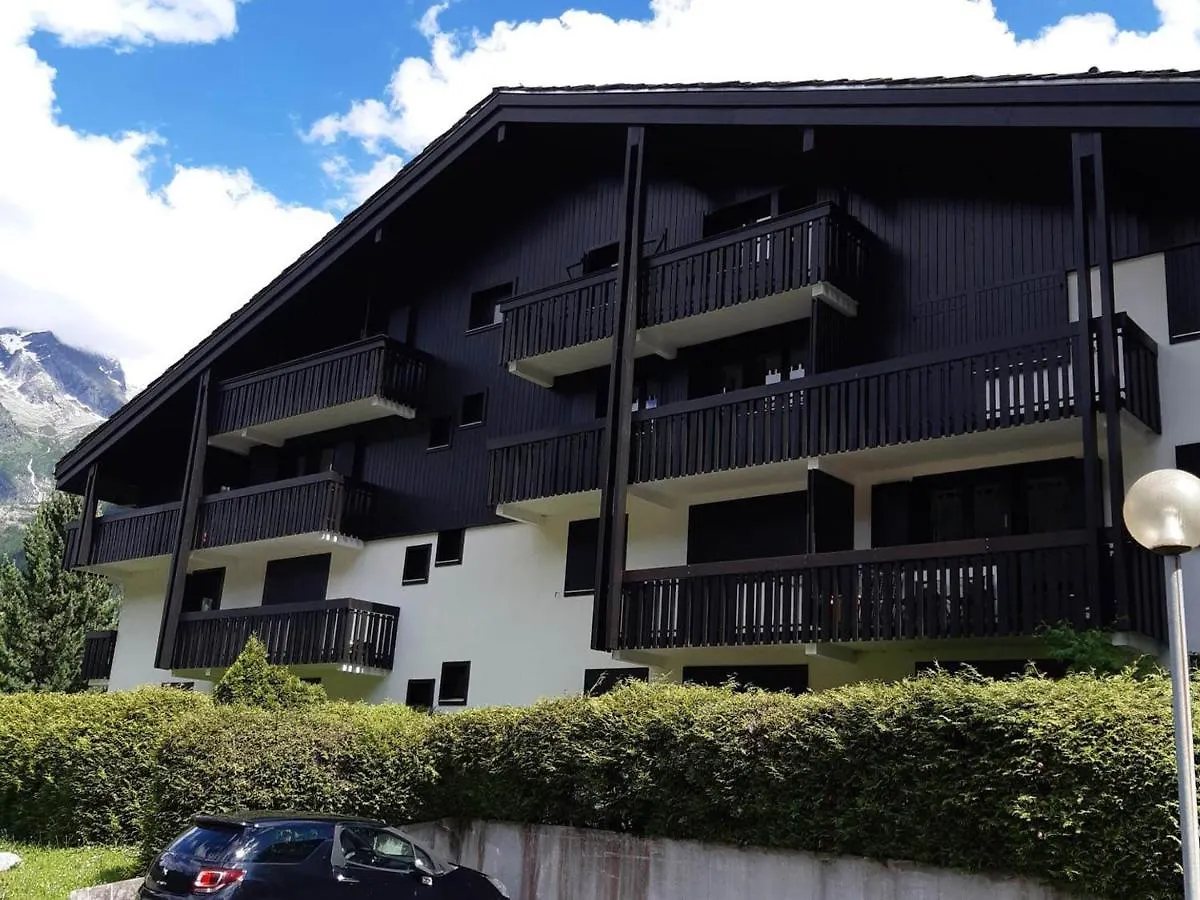 Charmant T2 Calme Avec Balcon Et Parking A Chamonix - Fr-1-517-64 contacts